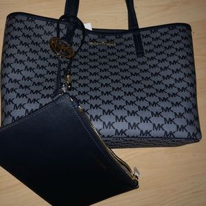 Michael Kors Jet Set Reversible Admiral Tote